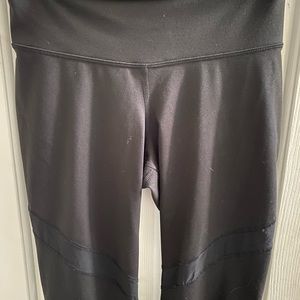 Old Navy Petite Womens High Waisted. Leggings with Mesh Panels Black